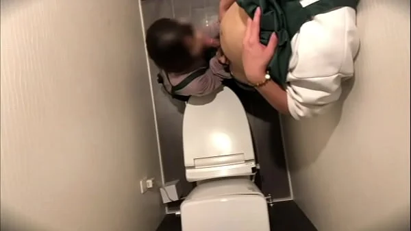 『ここでえっちはだめ…』カフェのバイト中の女子◯生とバイトリーダーが休憩時間にト◯レでセックス。